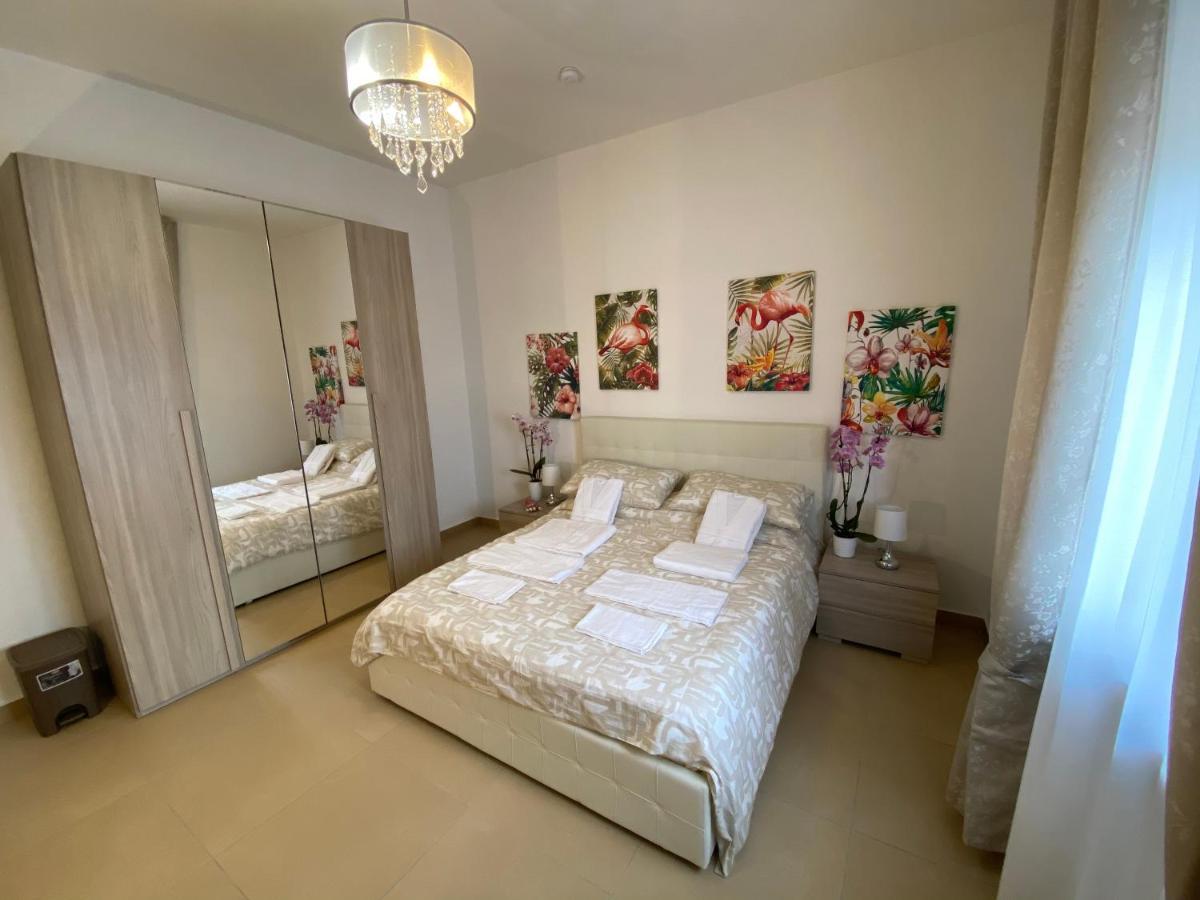 Caserta Royale Apartment Bagian luar foto